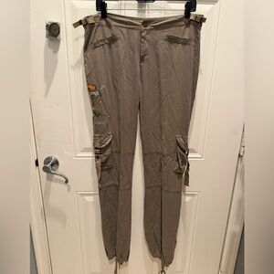 "Da-Nang embroidery pants